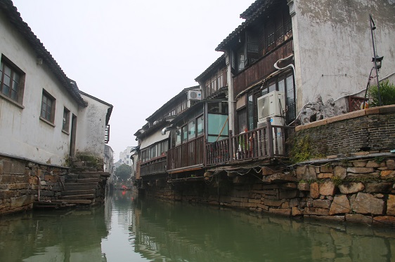 Häuser an einem Kanal in Suzhou/China