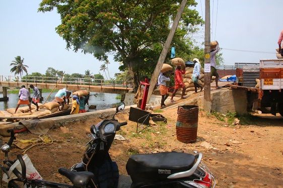 Ladearbeiter in Südindien