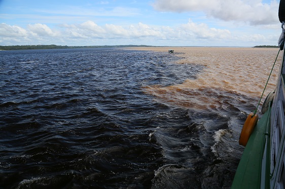 Einmündung des Rio Negro in den Amazonas